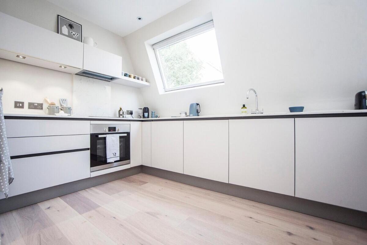 Stylish Wood Street Apartment Bath Exteriör bild