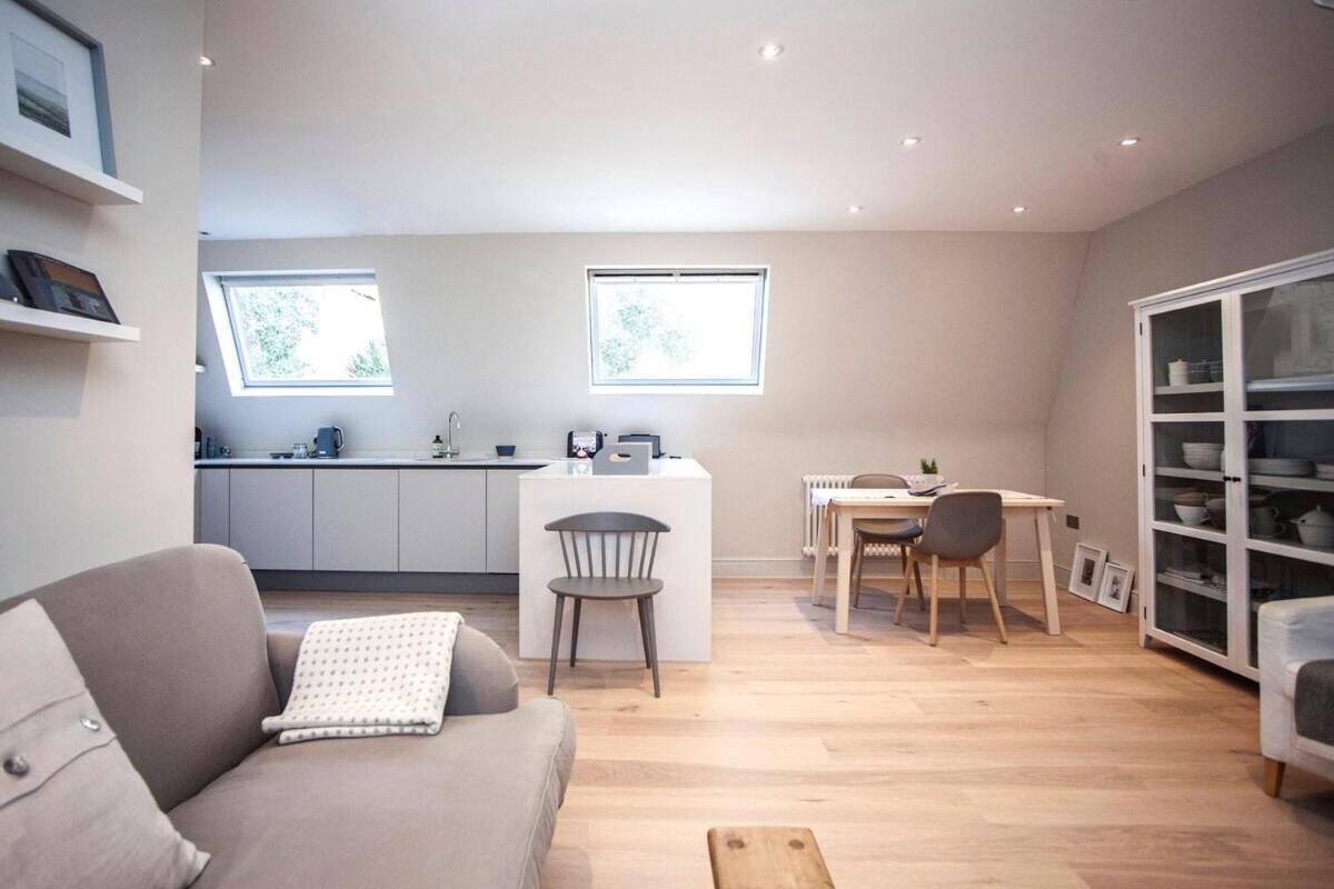 Stylish Wood Street Apartment Bath Exteriör bild