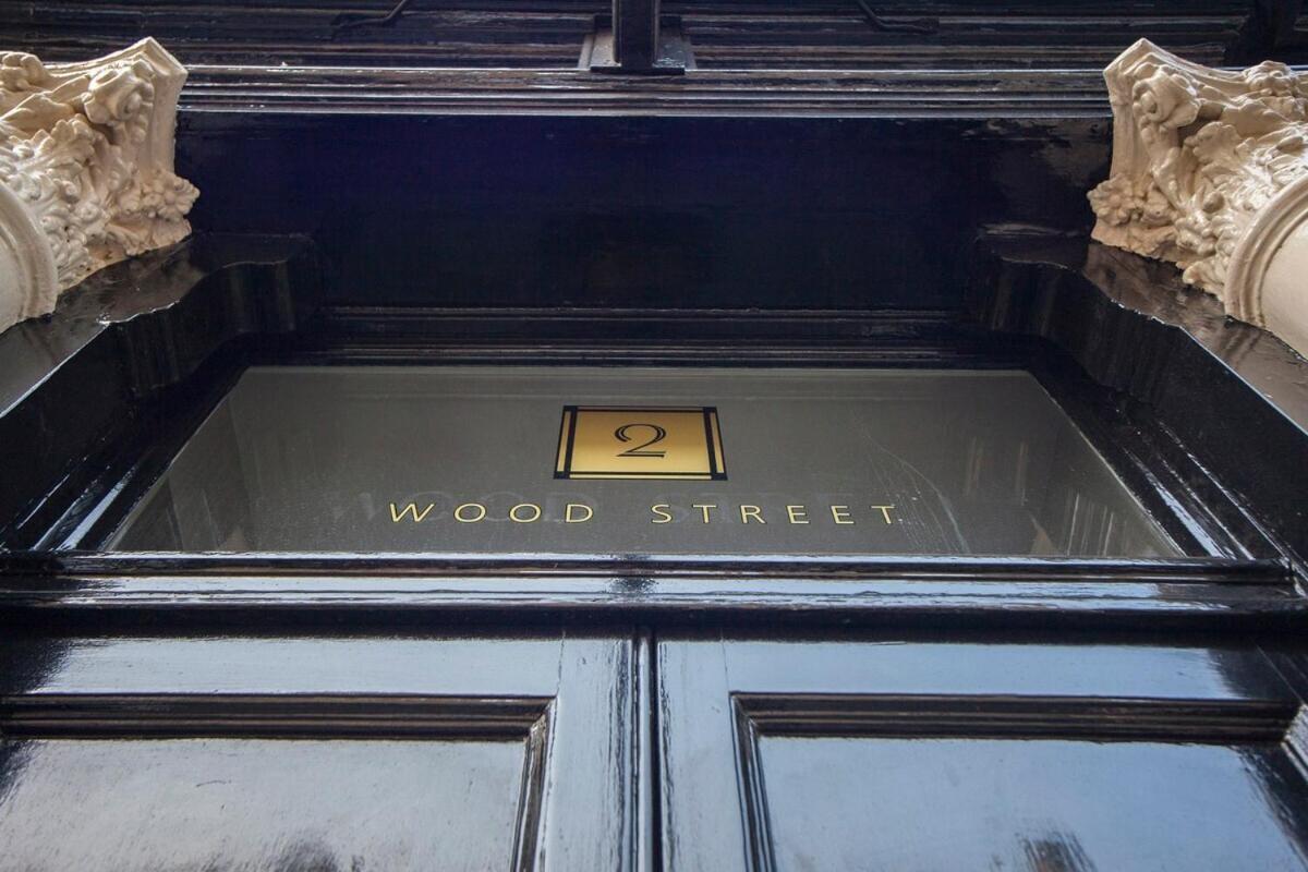 Stylish Wood Street Apartment Bath Exteriör bild