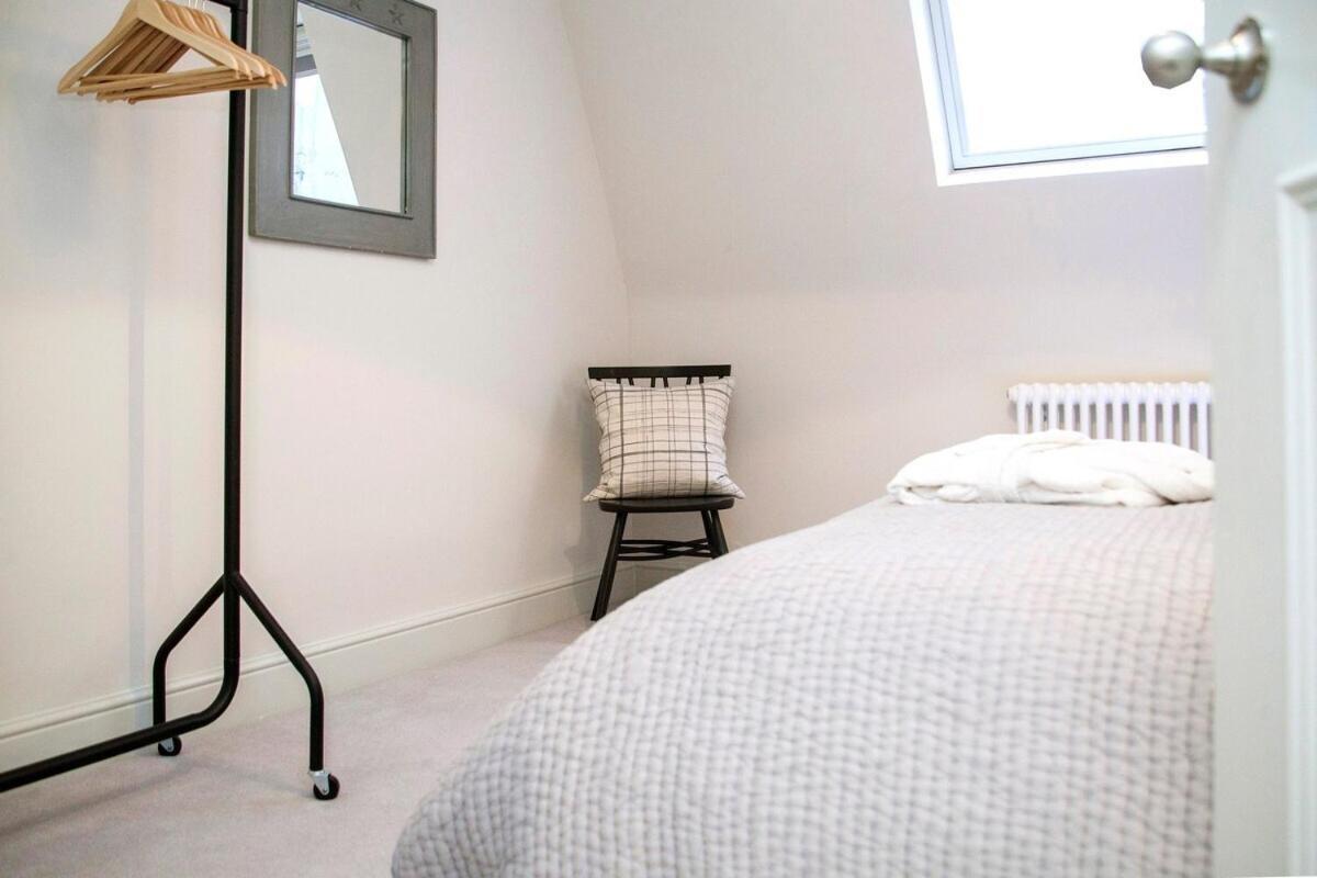 Stylish Wood Street Apartment Bath Exteriör bild