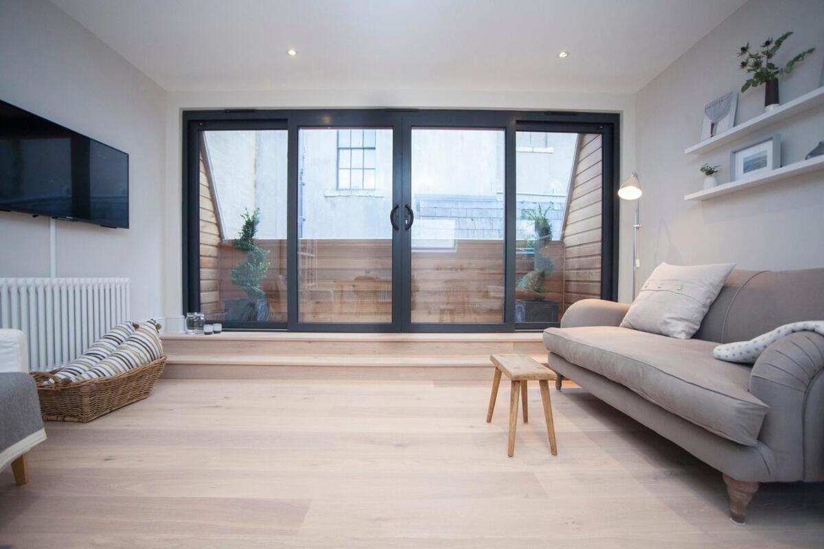 Stylish Wood Street Apartment Bath Exteriör bild