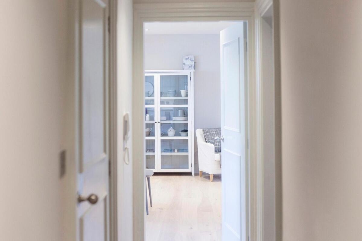 Stylish Wood Street Apartment Bath Exteriör bild