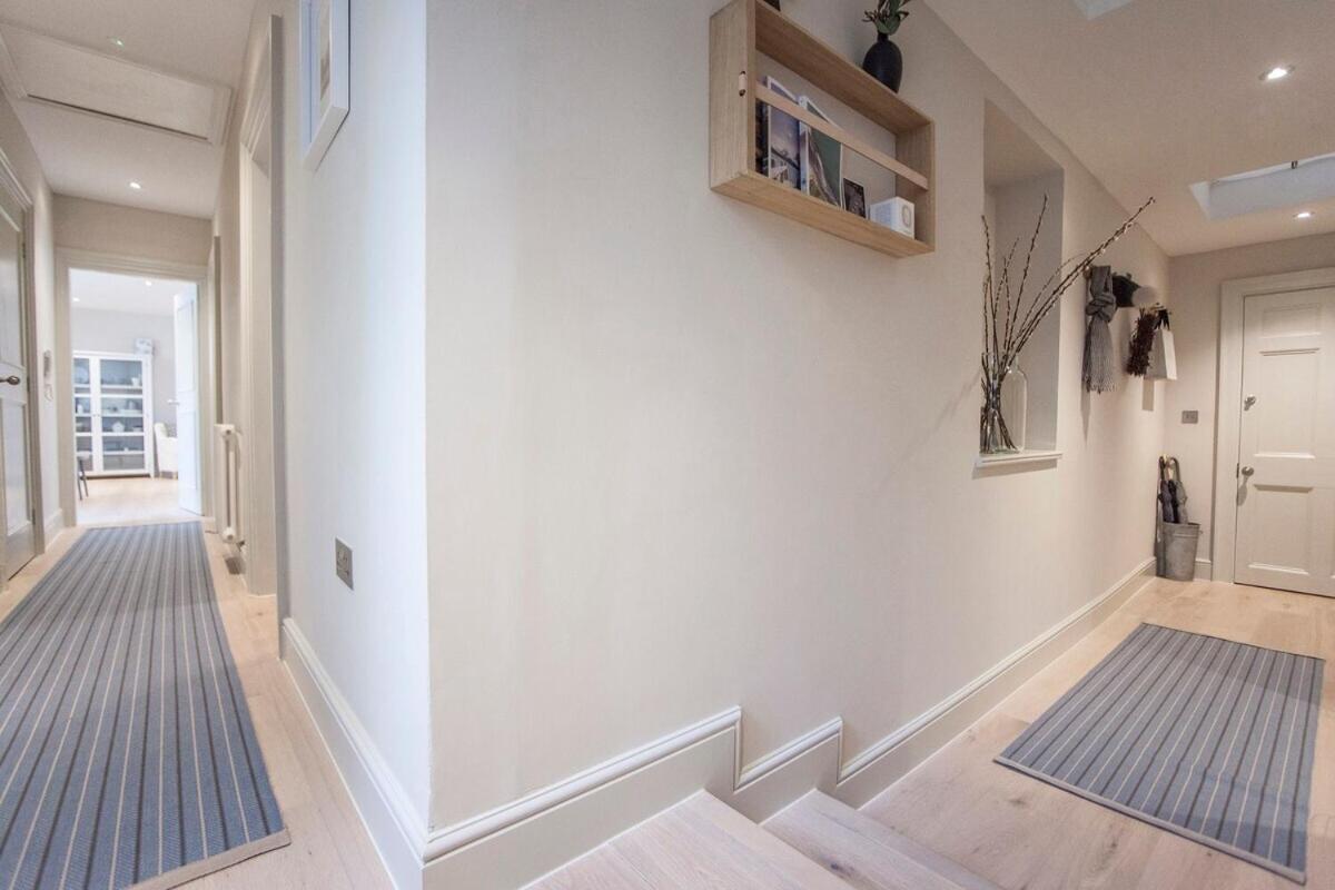Stylish Wood Street Apartment Bath Exteriör bild