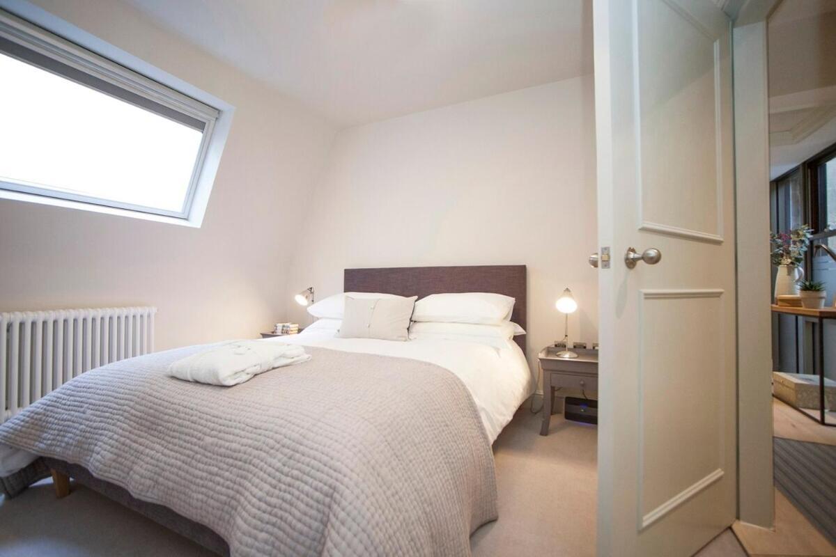 Stylish Wood Street Apartment Bath Exteriör bild